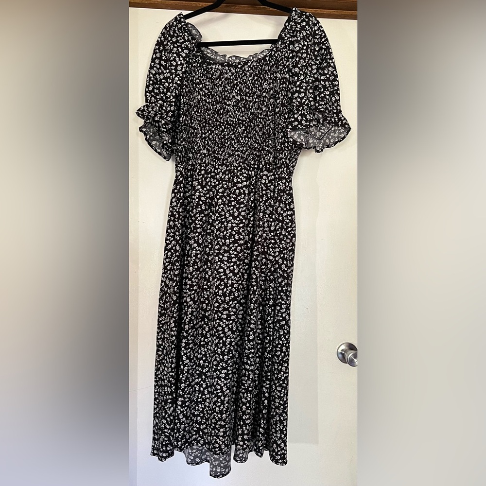 Smocked Midi Black and White Floral
Print Dress XXXL - Picture 5 of 6